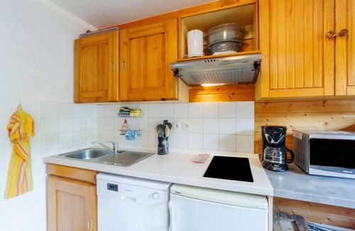 Saint-Francois-Longchamp Apartment | Apartment 'Village Gaulois-appt 48r' with Mountain View and Balcony