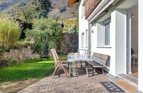 Termeno Sulla Strada del Vino Apartment | Apartment 'Rungg' with Mountain View, Shared Terrace and Wi-Fi