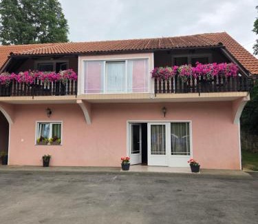 Smoljanac Apartment | Apartman & Sobe Orhideja