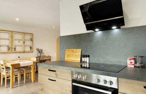 Bad Griesbach im Rottal Apartment | Apartment 'Pur Wohnen- Wohnung Ost' with Shared Garden, Balcony and Wi-Fi
