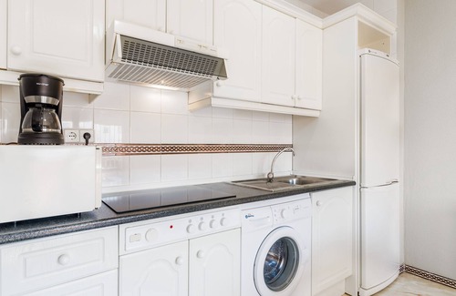 Poblado Sancti Petri Apartment | Apartment near the Beach with Wi-Fi, Air-Conditioning, Pool, Terrace and Balcony