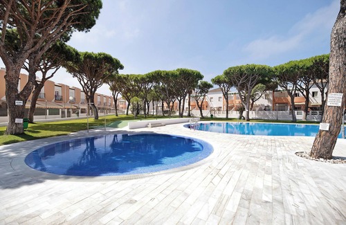 Los Gallos-Cerromolino Apartment | Apartment "La Jara" close to the Sea with Shared Pool & Wi-Fi