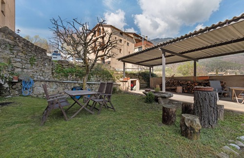 Sant Llorenc de Morunys Apartment | Apartment 'El Portal' with Mountain View, Shared Garden and Wi-Fi