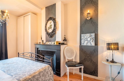 Villeneuve-les-Montreal Bed & Breakfast | Apartment 'Baroque' with Balcony, Wi-Fi and Air Conditioning - Villeneuve-lès-Montréal