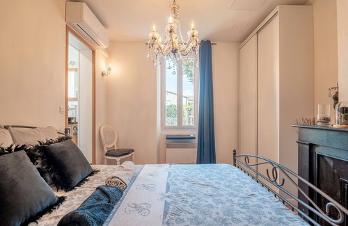 Villeneuve-les-Montreal Bed & Breakfast | Apartment 'Baroque' with Balcony, Wi-Fi and Air Conditioning - Villeneuve-lès-Montréal