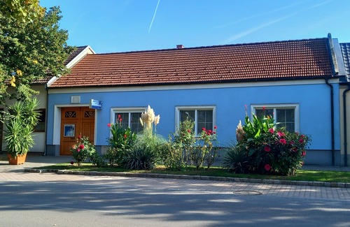 Sankt Andra am Zicksee Apartment | Apartments Sattler 2 80 m²|Family friendly|Pets|Yard,Garden,Pool