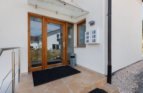 Radolfzell am Bodensee Apartment | Apartment 'Wohnen Auf Zeit' with Mountain View, Private Terrace and Wi-Fi