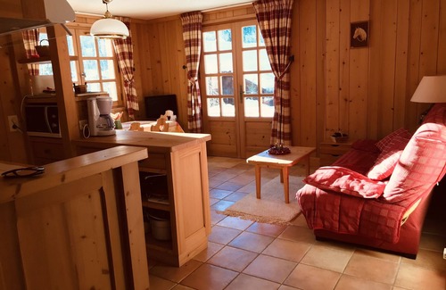 Les Contamines-Montjoie Ski Chalet | APARTMENT in south-facing chalet, 400m from the cable car, 400m from the village