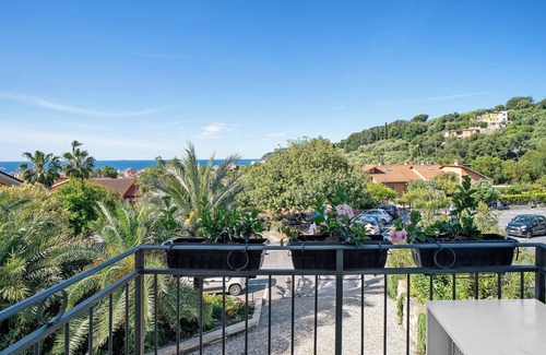 San Bartolomeo al Mare Apartment | Apartment 'All’ombra Del Carrubo Vista Mare' with Sea View, Wi-Fi and Air Conditioning