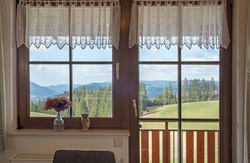 Waldau Apartment | Apartment '1, 44qm' with Shared Terrace, Shared Garden and Wi-Fi