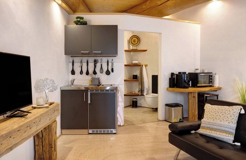 Rosenfeld Apartment | Apartment '-2-die Zwei, Studio 35qm' with Private Terrace, Shared Garden and Wi-Fi