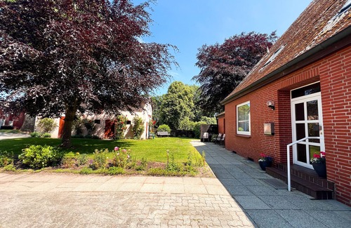 Berensch Apartment | Apartment '2-Room Holiday Apartment' with Shared Terrace, Shared Garden and Wi-Fi