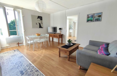 Carhaix-Plouguer Apartment | Apartment 4 a lovely 2 bed flat with garden and parking. No fees.