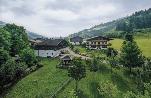 Taxenbach Apartment | Apartment '4' with Mountain View, Shared Garden & Wi-Fi