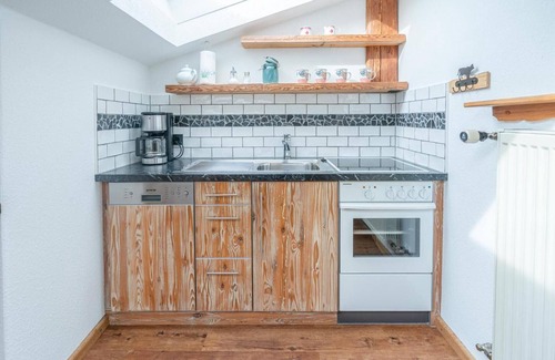 Kruen Apartment | Apartment '4' with Mountain View, Balcony and Wi-Fi