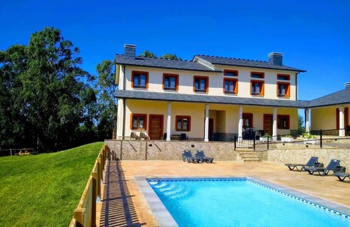 Serantes Apartment | Apartment 5:Modern design, with swimming pool and garden