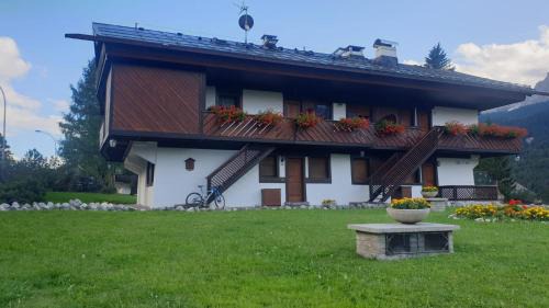 Cortina d'Ampezzo Apartment | Apartment 5 Torri, tipico attico a Cortina