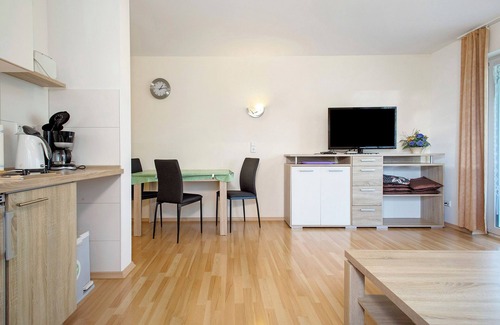 Nonnenhorn Apartment | Apartment '6' with Balcony and Wi-Fi