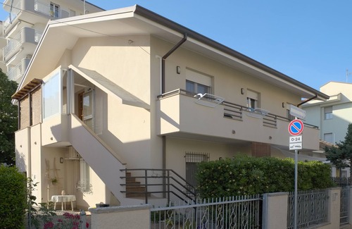 Torre Pedrera Apartment | Apartment a few steps from the sea (with air conditioning)