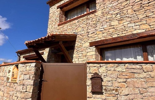 Aldeasaz Apartment | Apartment 'Acebos' with Mountain View, Wi-Fi and Air Conditioning