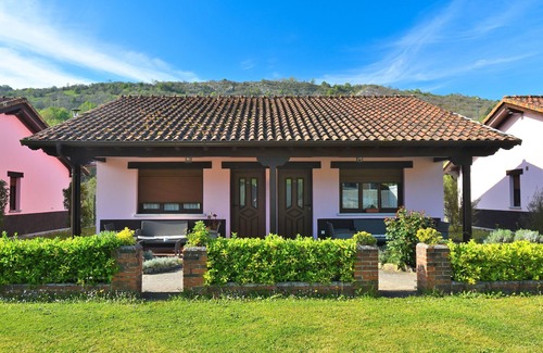 Avin Apartment | Apartment 'Aires De Avín 2' with Mountain View, Private Terrace and Wi-Fi