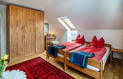 Wilhelmsdorf Apartment | Apartment "Am Storchennest" with Balcony & Wi-Fi