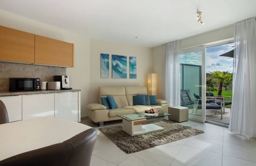 Waggershausen Apartment | Apartment 'Annette's Home and Garden' with Private Terrace and Wi-Fi