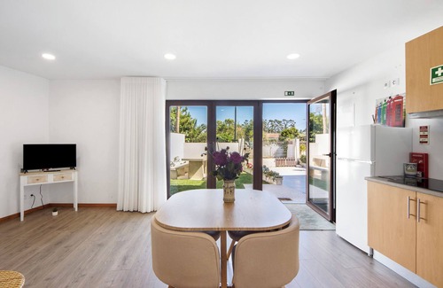 Fonte Boa Apartment | Apartment 'Apartamento Lomi with Pool' with Shared Pool, Shared Terrace and Wi-Fi