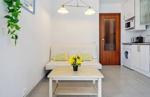 Salou City Centre Apartment | Apartment 'Apartamento Pino Alto 2-4 Personas' with Mountain View, Wi-Fi and Air Conditioning