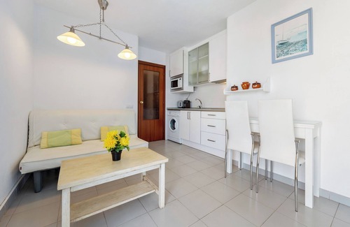 Salou City Centre Apartment | Apartment 'Apartamento Pino Alto 2-4 Personas' with Mountain View, Wi-Fi and Air Conditioning