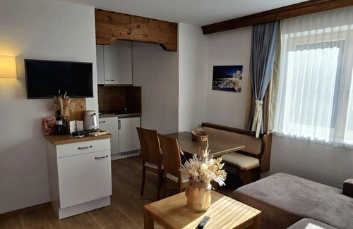 Pertisau Apartment | Apartment/apartment, shower, WC, balcony 15-21 nights - Appartements Alpenland