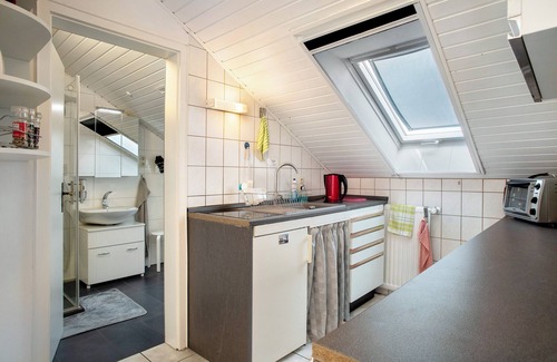 Ailingen Apartment | Apartment 'Apfelstübchen' with Mountain View and Wi-Fi