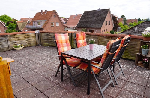 Jork Apartment | Apartment 'Apfelkorb' with Private Terrace and Wi-Fi