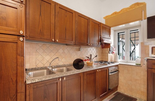 San Lazzaro Apartment | Apartment 'Appartamento Tramonto' with Sea View, Shared Terrace and Wi-Fi