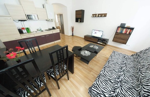 Rudolfsheim-Funfhaus Apartment | Apartment No. 07 in Vienna near Schönbrunn/Westbahnhof | Keyless Check-In