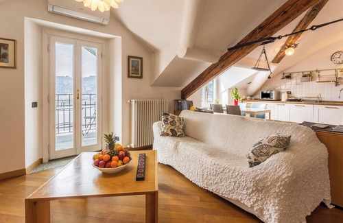 Como Apartment | Apartment "Attico Vista Lago" in Como with Lake View, Wi-Fi & Terrace