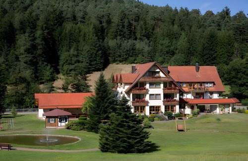 Tonbach House | Apartment 'B 22' with Mountain View, Private Terrace and Wi-Fi