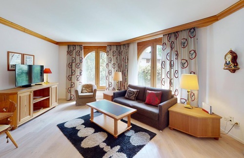 Zuoz Apartment | Apartment Belvair 32 - Well-maintained and renovated 2.5-Room Apartment