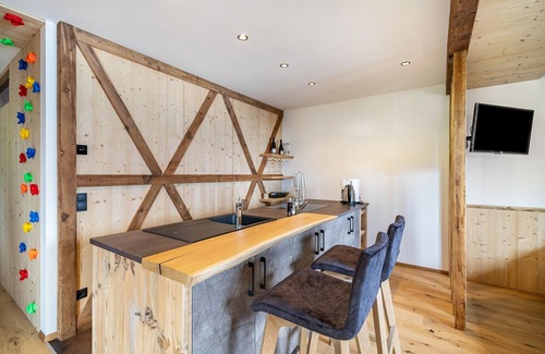 Naturno Apartment | Apartment "Bergsteiger - Patleidhof" with Mountain View, Shared Terrace & Wi-Fi