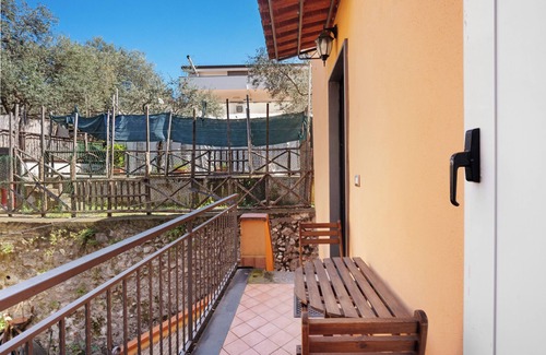 Gragnano Apartment | Apartment 'Bilocale Standard' with Sea View, Shared Garden and Wi-Fi
