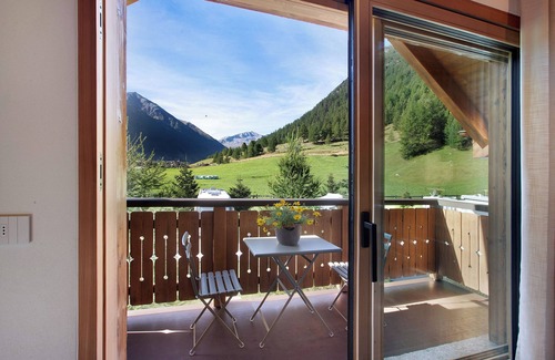 Livigno Apartment | Apartment 'Botton D'oro Camping Stella Alpina' with Mountain View, Shared Garden and Wi-Fi