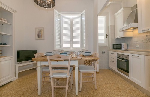 San Vincenzo Apartment | Apartment 'Brezza Marina' with Sea View and Wi-Fi