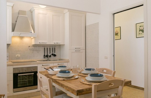 San Vincenzo Apartment | Apartment 'Brezza Marina' with Sea View and Wi-Fi