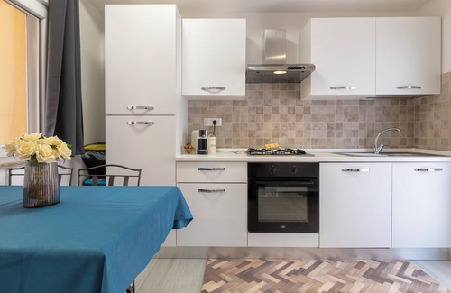Canneddi Apartment | Apartment 'Calarossa Beach House' with Sea View, Wi-Fi and Air Conditioning