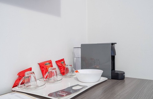 Contrada Pantano d'Arci Apartment | Apartment 'Camera Tripla 101' with Shared Terrace, Wi-Fi and Air Conditioning