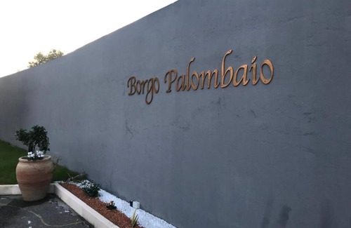 Contrada Pantano d'Arci Apartment | Apartment 'Camera Tripla 101' with Shared Terrace, Wi-Fi and Air Conditioning