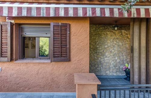 Albanya Apartment | Apartment 'Casa En Albanyà' with Mountain View, Private Terrace and Wi-Fi