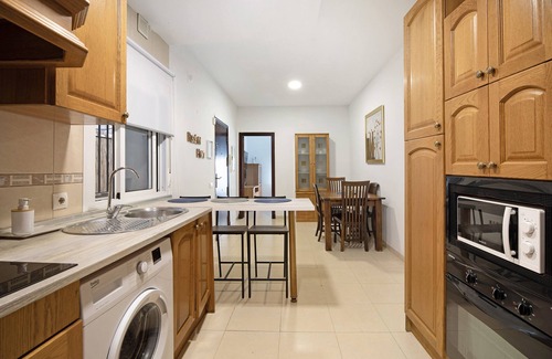 San Fernando Apartment | Apartment "Casa Fluri" with Balcony & Wi-Fi