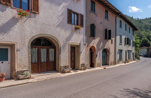 San Marcello Piteglio Apartment | Apartment 'Casa Gaia' with Mountain View