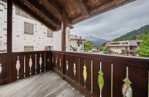 Vodo Cadore Apartment | Apartment 'Casa San Giovanni 1 A Vinigo' with Mountain View, Private Terrace and Wi-Fi
